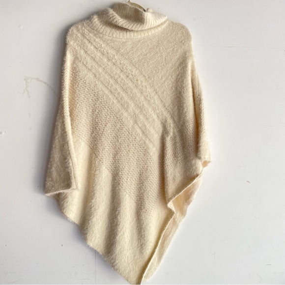 🌟Mia & Tess poncho sweater - Picture 2 of 4